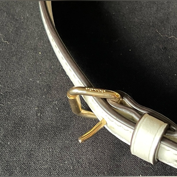 Authentic Coach, white leather adjustable replacement strap Crossbody 50 in - Picture 4 of 6
